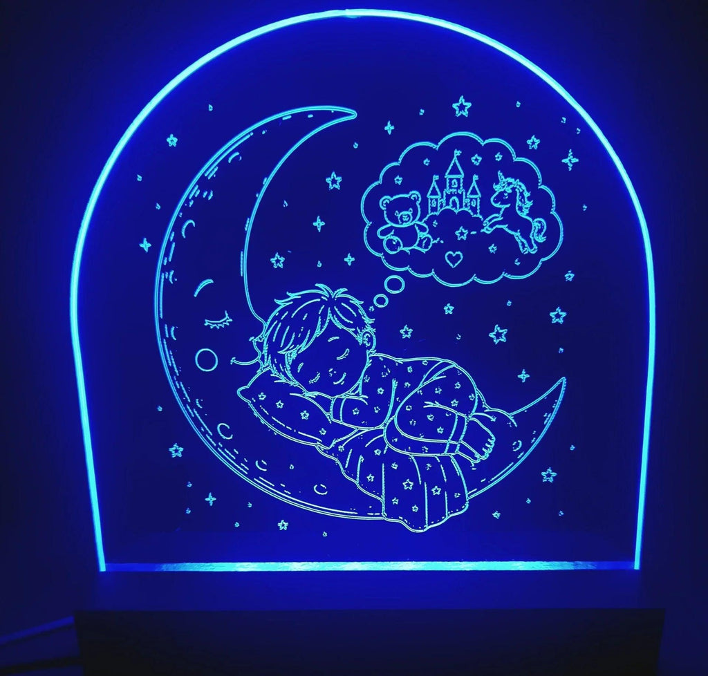 Nahaufnahme der gravierten Acrylscheibe mit LED Beleuchtung