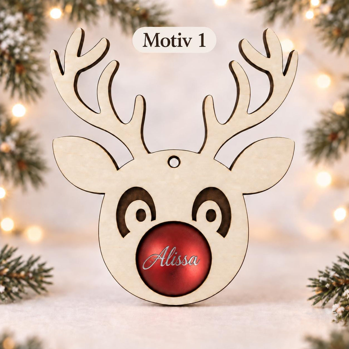 Rentier aus Holz mit personalisierter Weihnachtskugel