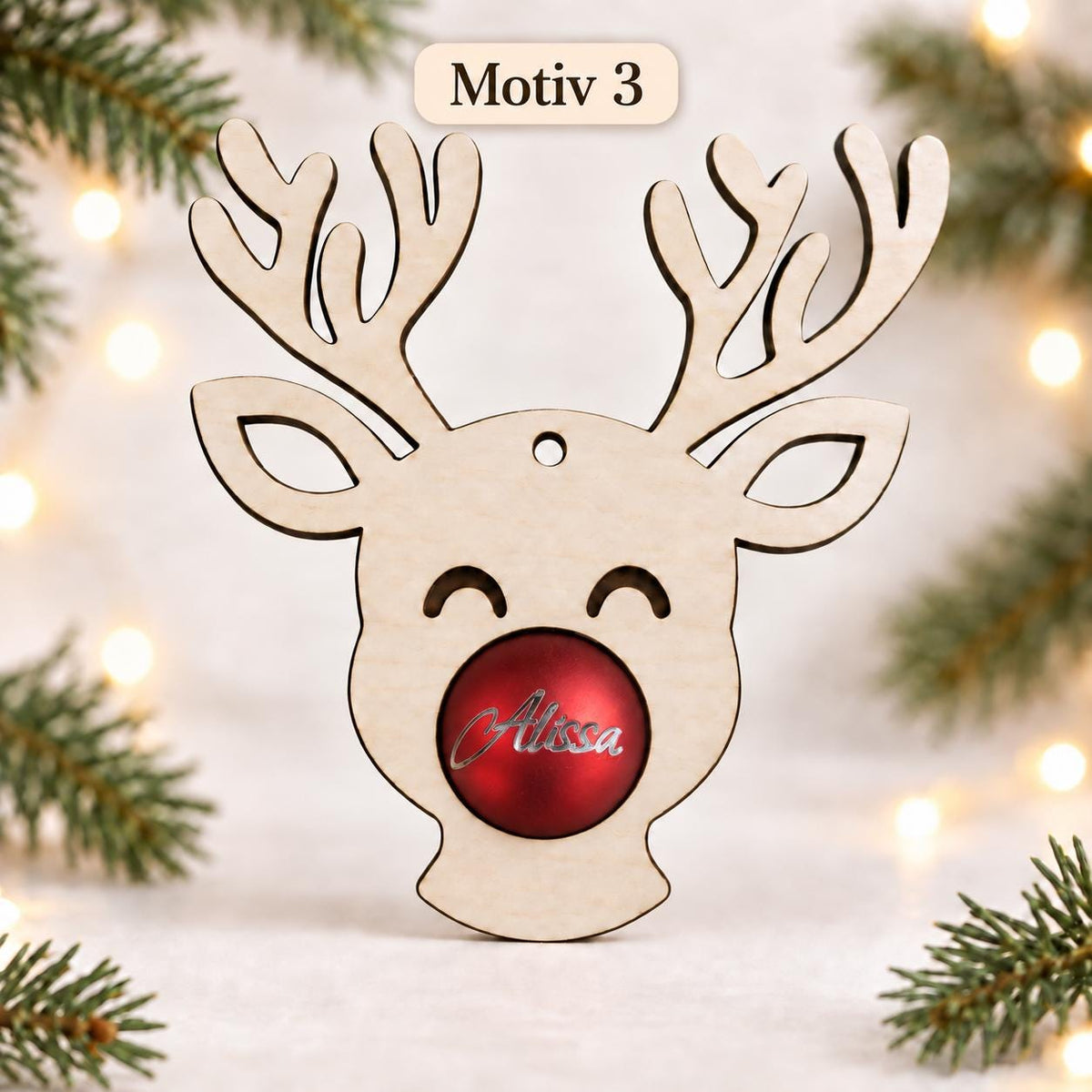 Rentier aus Holz mit personalisierter Weihnachtskugel