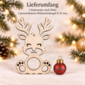 Rentier aus Holz mit personalisierter Weihnachtskugel