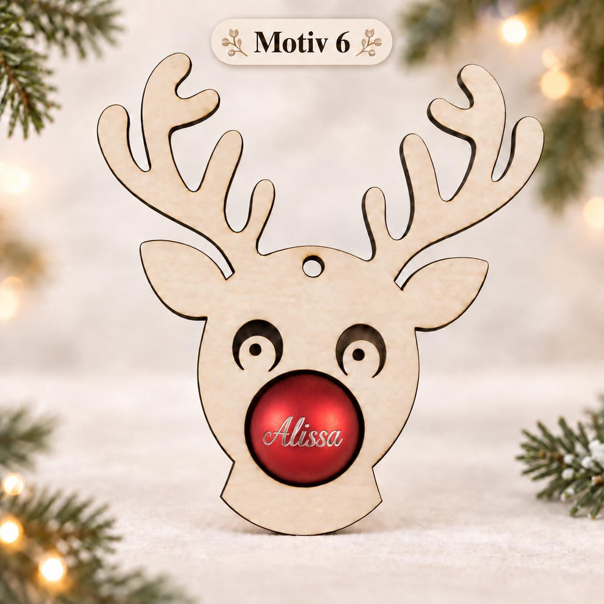 Rentier aus Holz mit personalisierter Weihnachtskugel