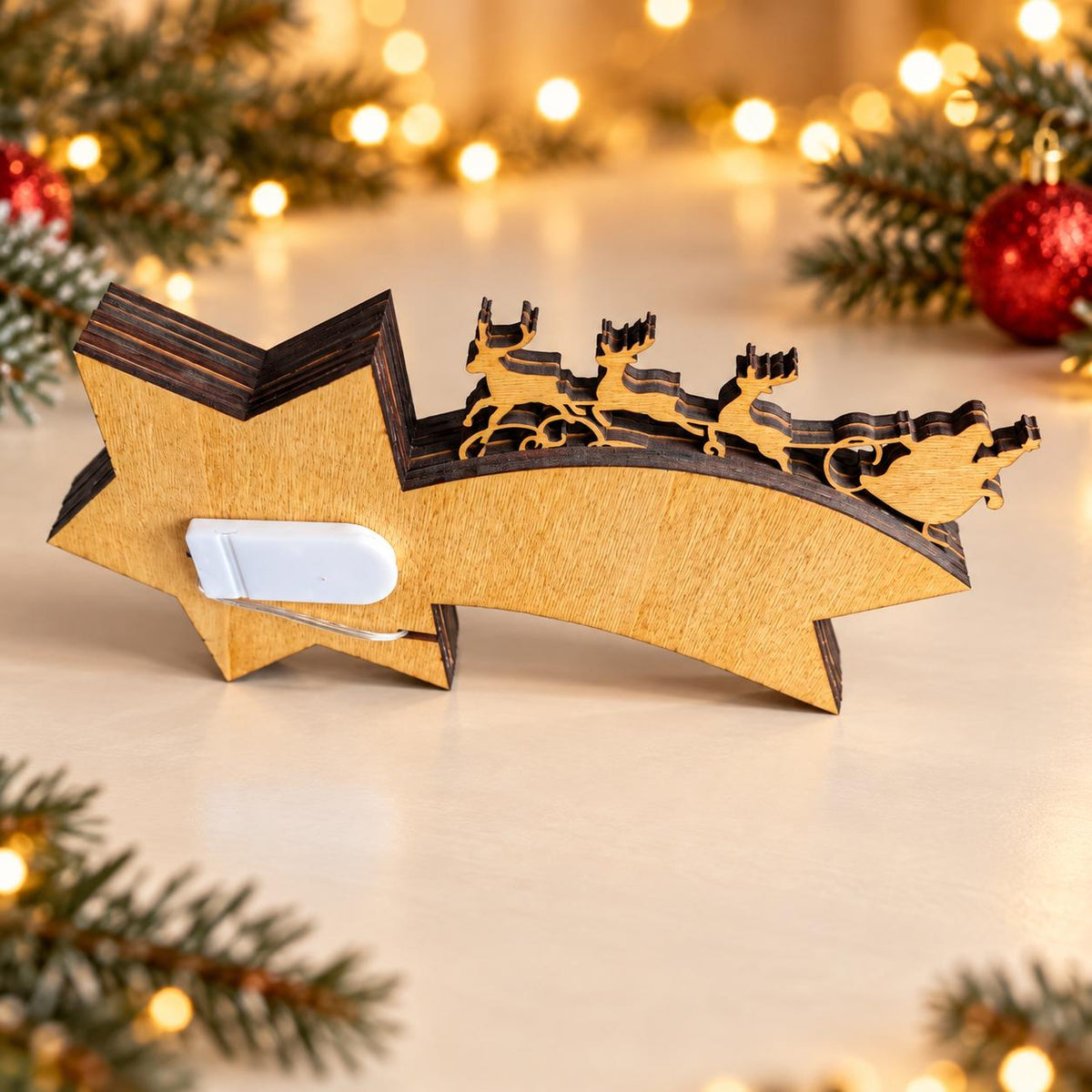 Beleuchteter Weihnachtsstern aus Holz – Sternschnuppe mit Winterdorf